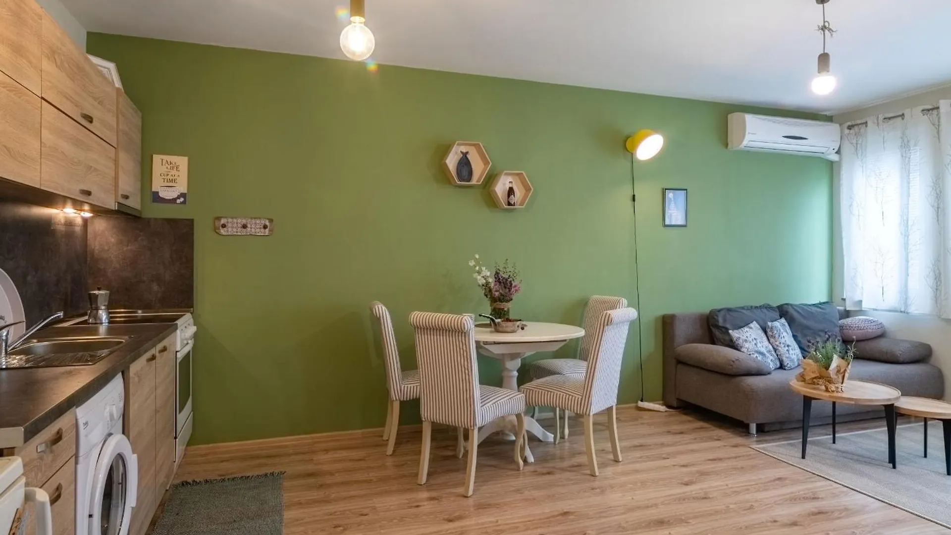 וארנה Soulful Apartments 0*,  בולגריה